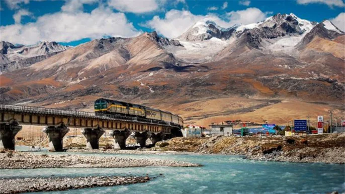 世界上通过永久冻土区最高的铁路